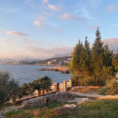 SeaStar Apartment Utjeha Bagian luar foto