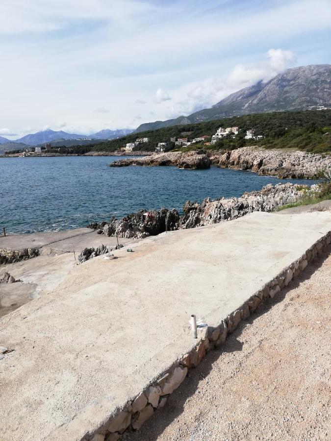 SeaStar Apartment Utjeha Bagian luar foto