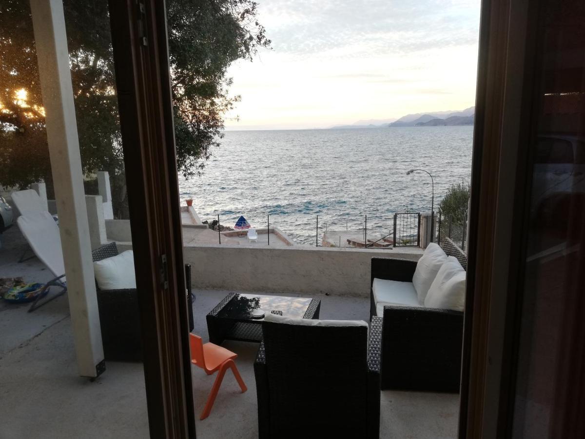 SeaStar Apartment Utjeha Bagian luar foto