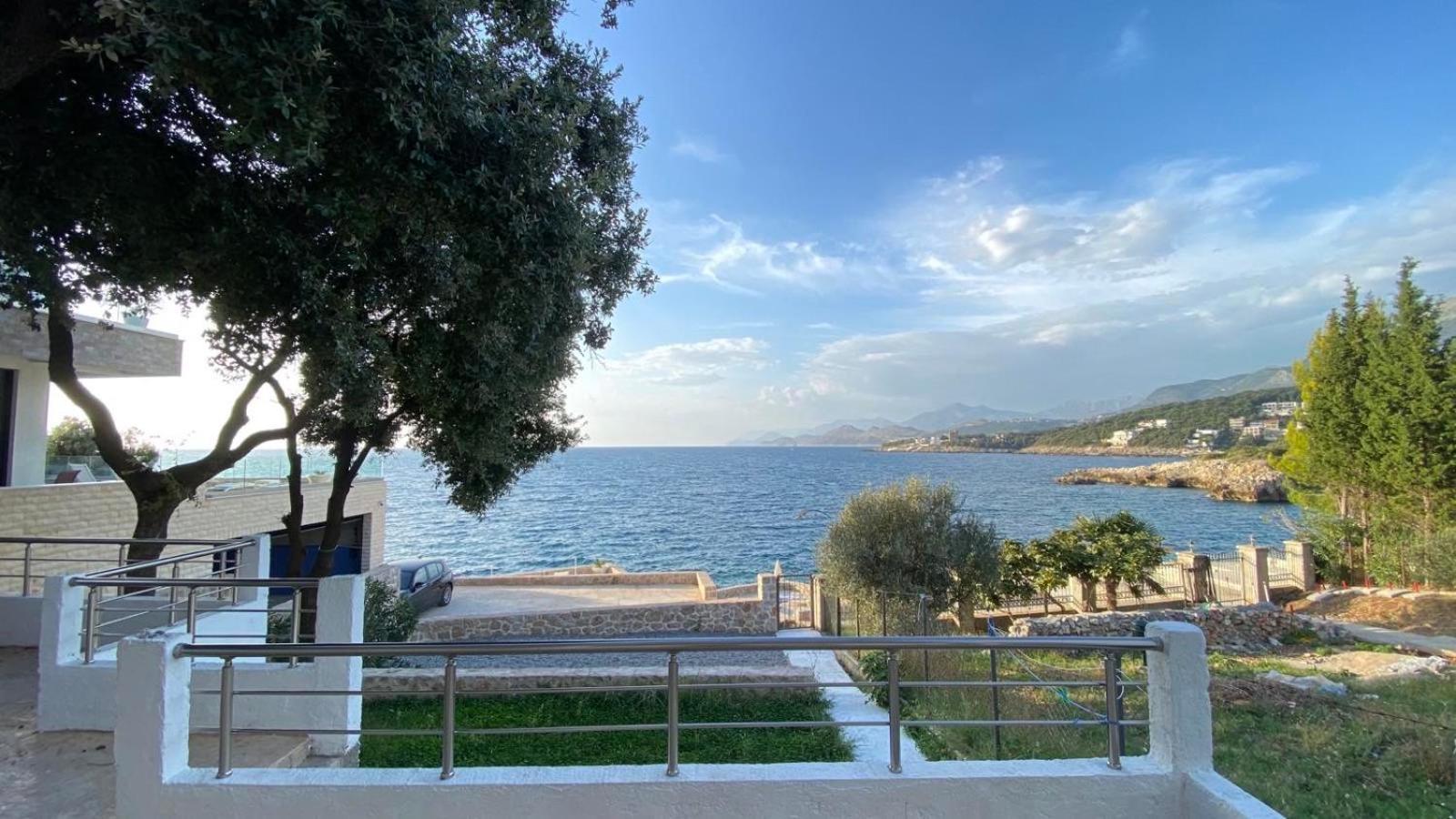 SeaStar Apartment Utjeha Bagian luar foto